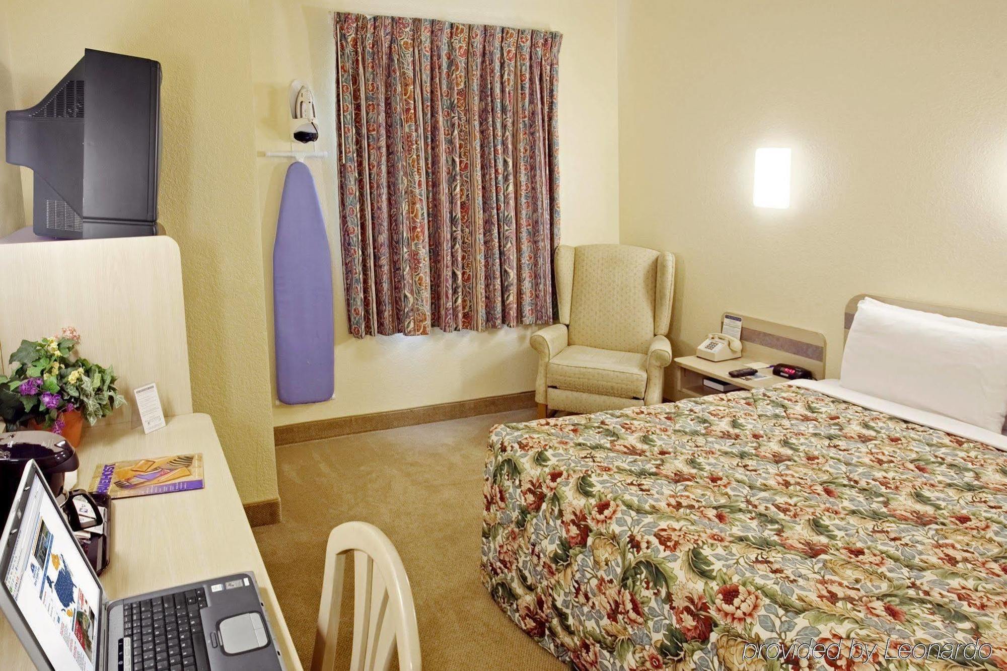 Econo Lodge Meadville Room photo